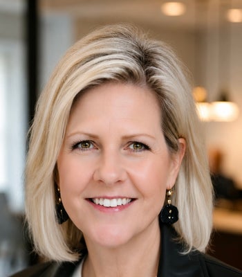 Portrait of Sabeth Biangone, Real Estate Advisor.